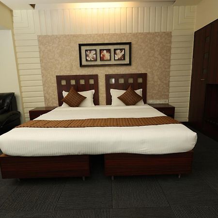 Quaint Suites Hotel & Banquet Bombay Exterior foto