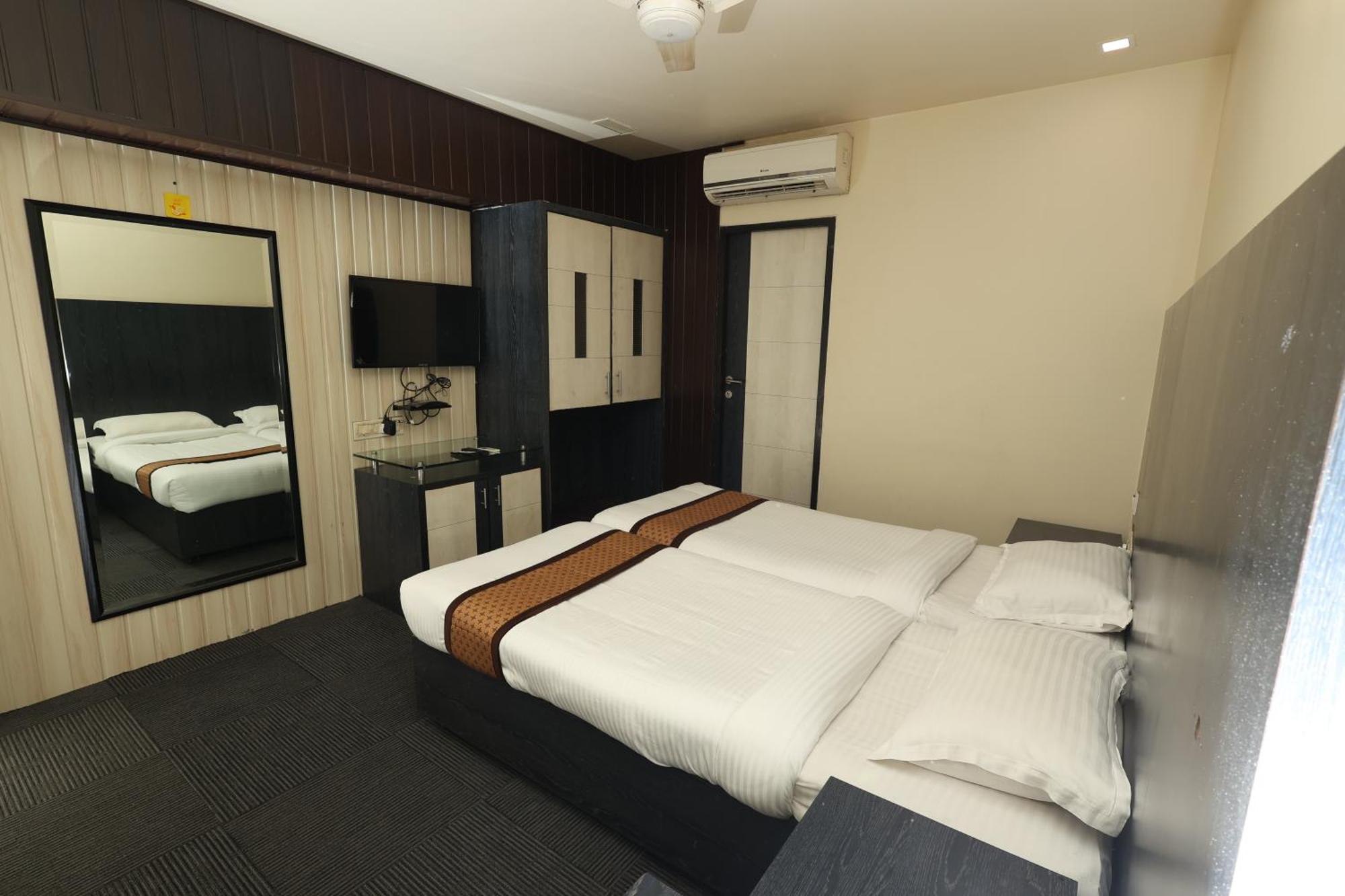 Quaint Suites Hotel & Banquet Bombay Exterior foto