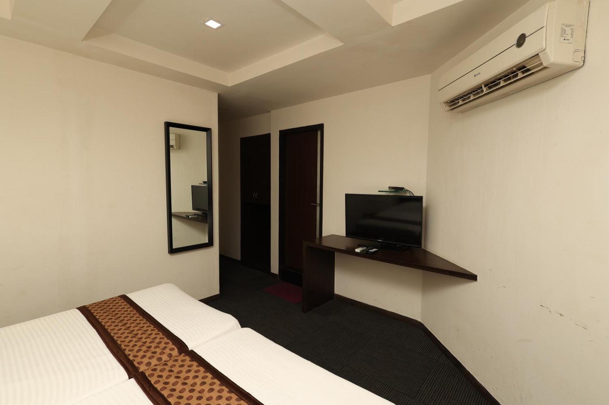 Quaint Suites Hotel & Banquet Bombay Exterior foto