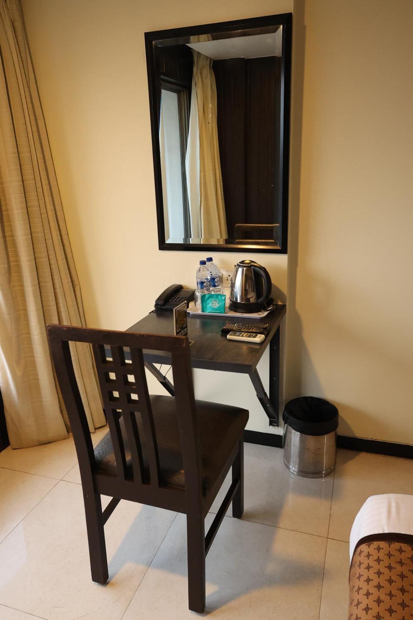 Quaint Suites Hotel & Banquet Bombay Exterior foto