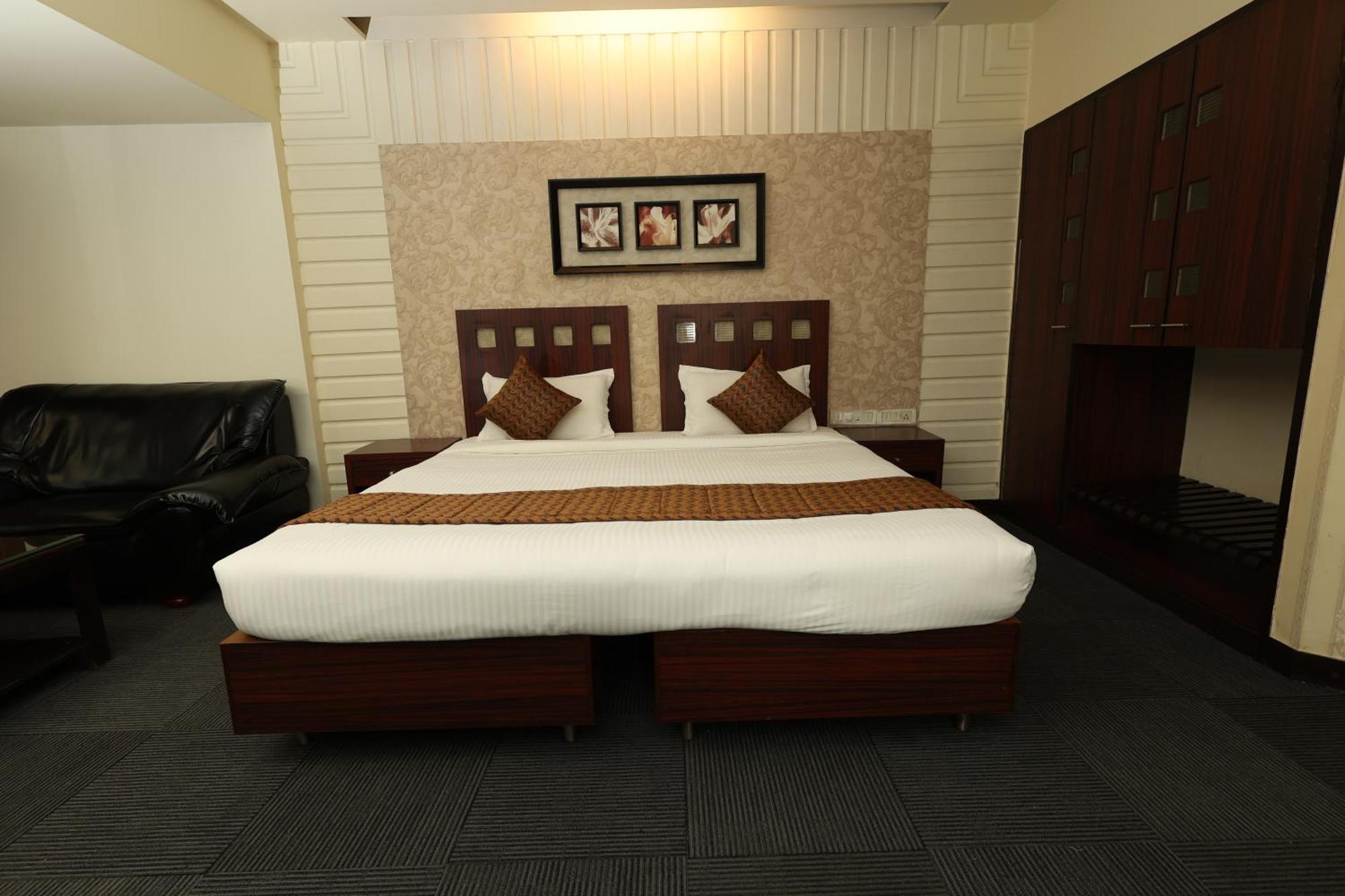 Quaint Suites Hotel & Banquet Bombay Exterior foto