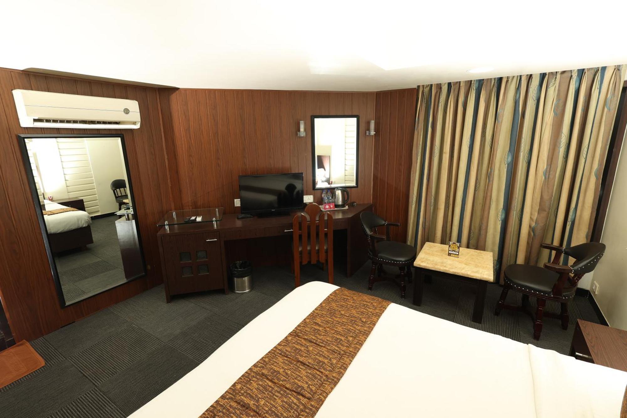 Quaint Suites Hotel & Banquet Bombay Exterior foto