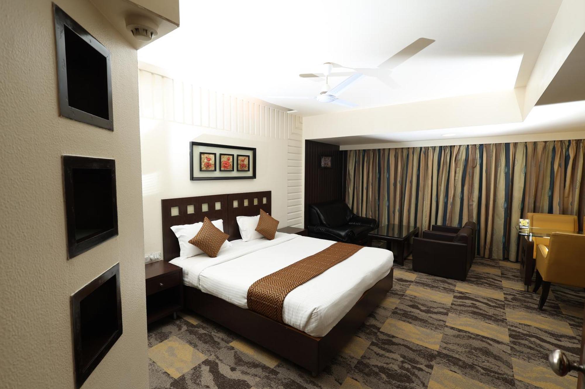Quaint Suites Hotel & Banquet Bombay Exterior foto