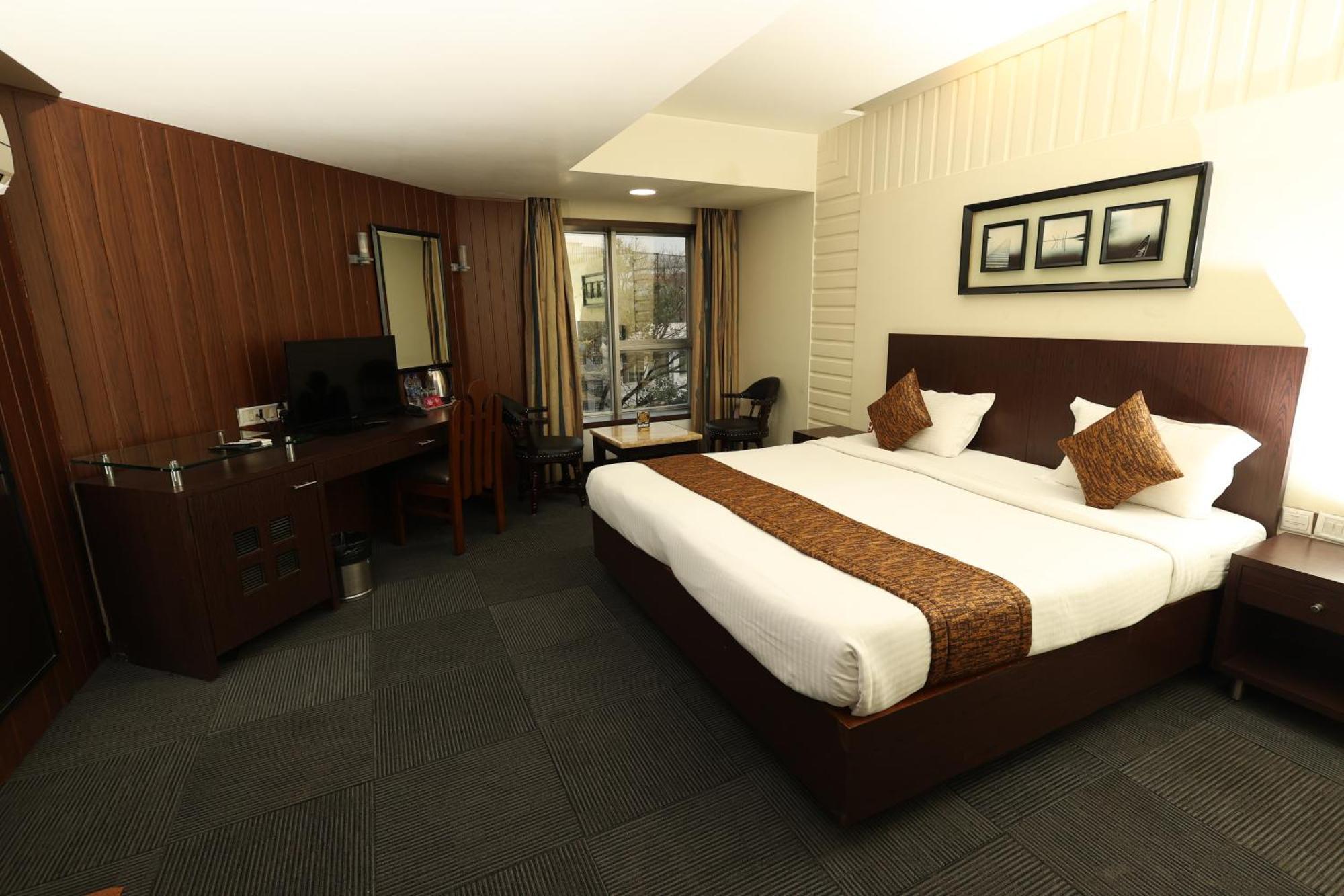Quaint Suites Hotel & Banquet Bombay Exterior foto