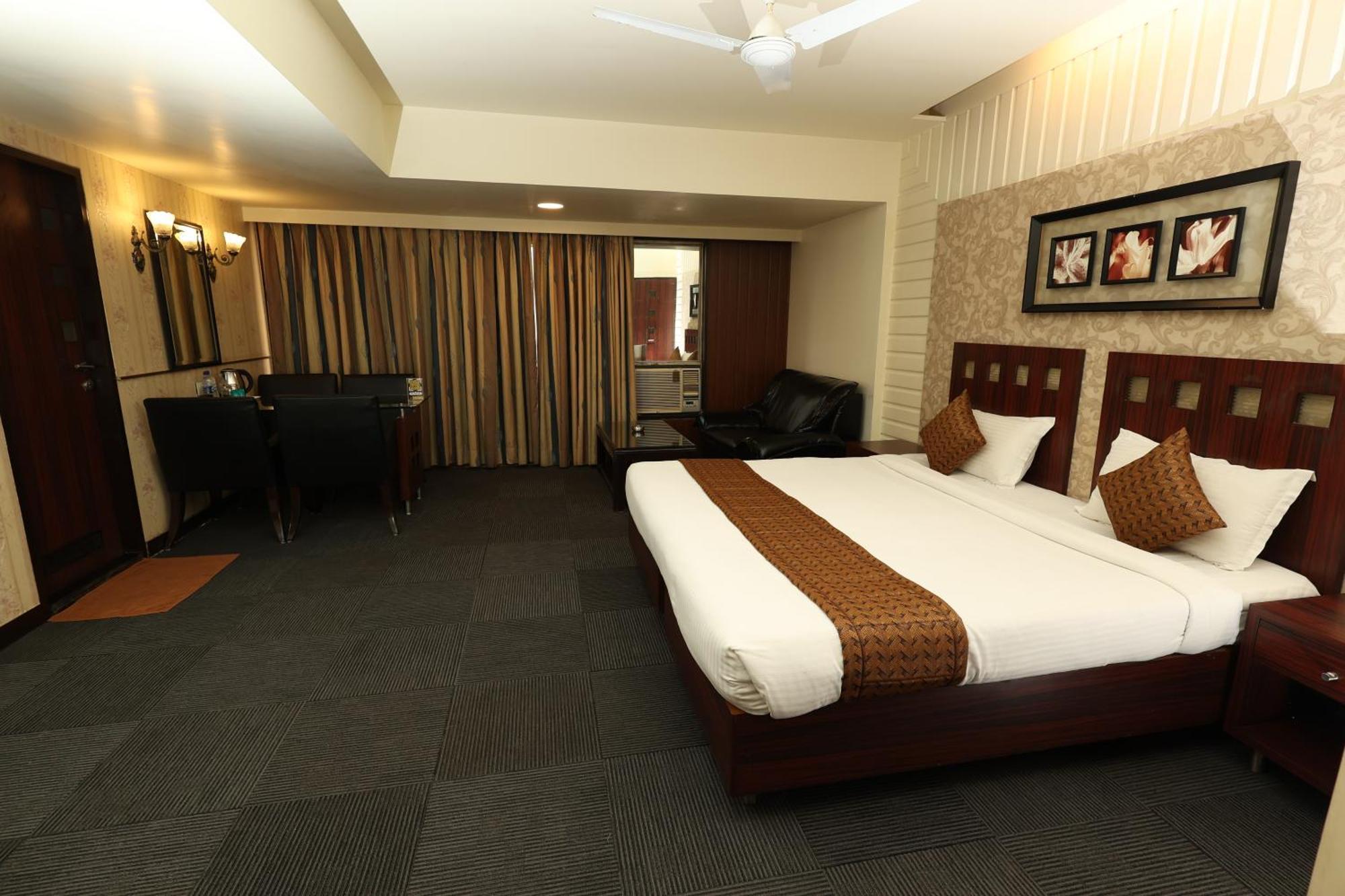Quaint Suites Hotel & Banquet Bombay Exterior foto