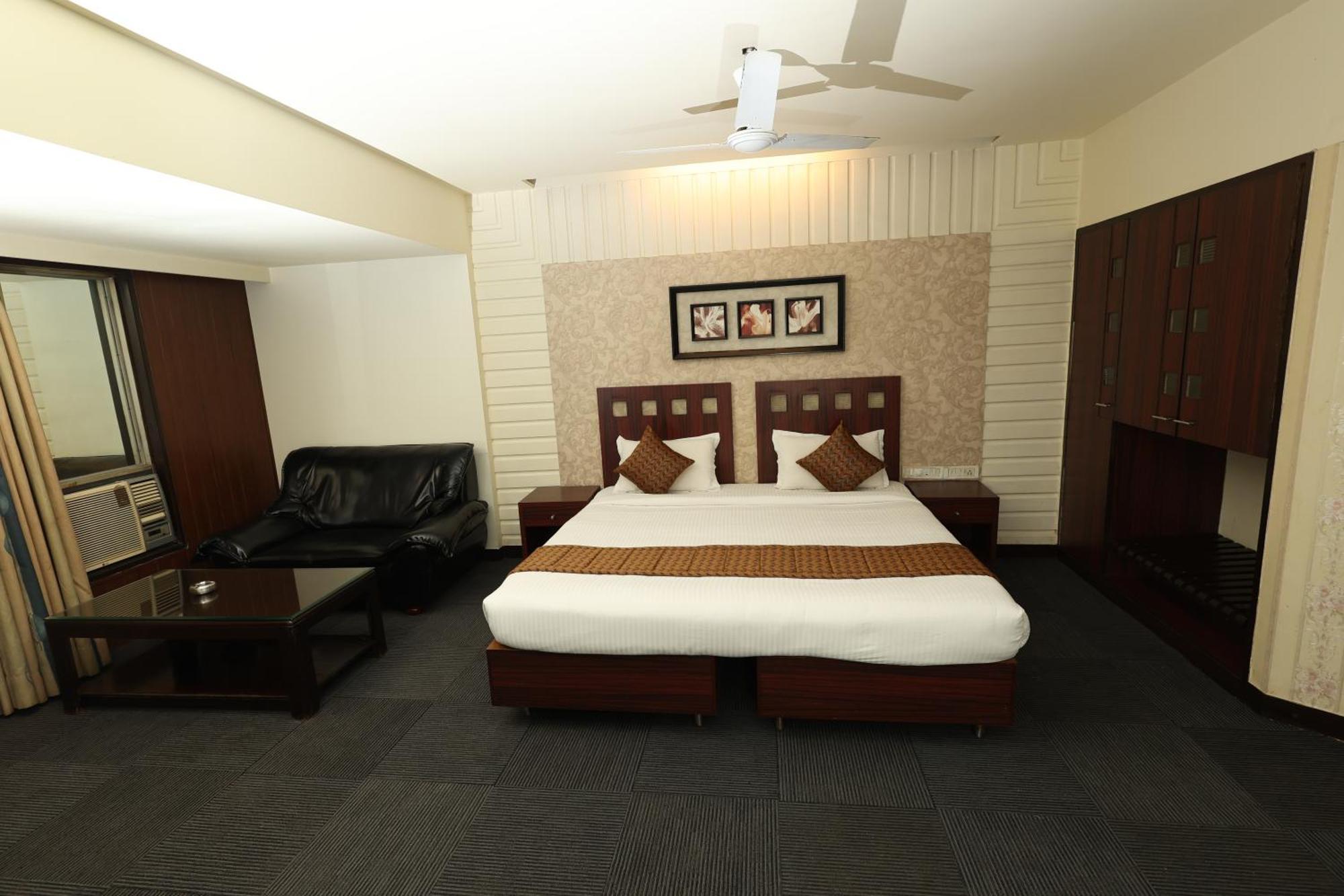 Quaint Suites Hotel & Banquet Bombay Exterior foto