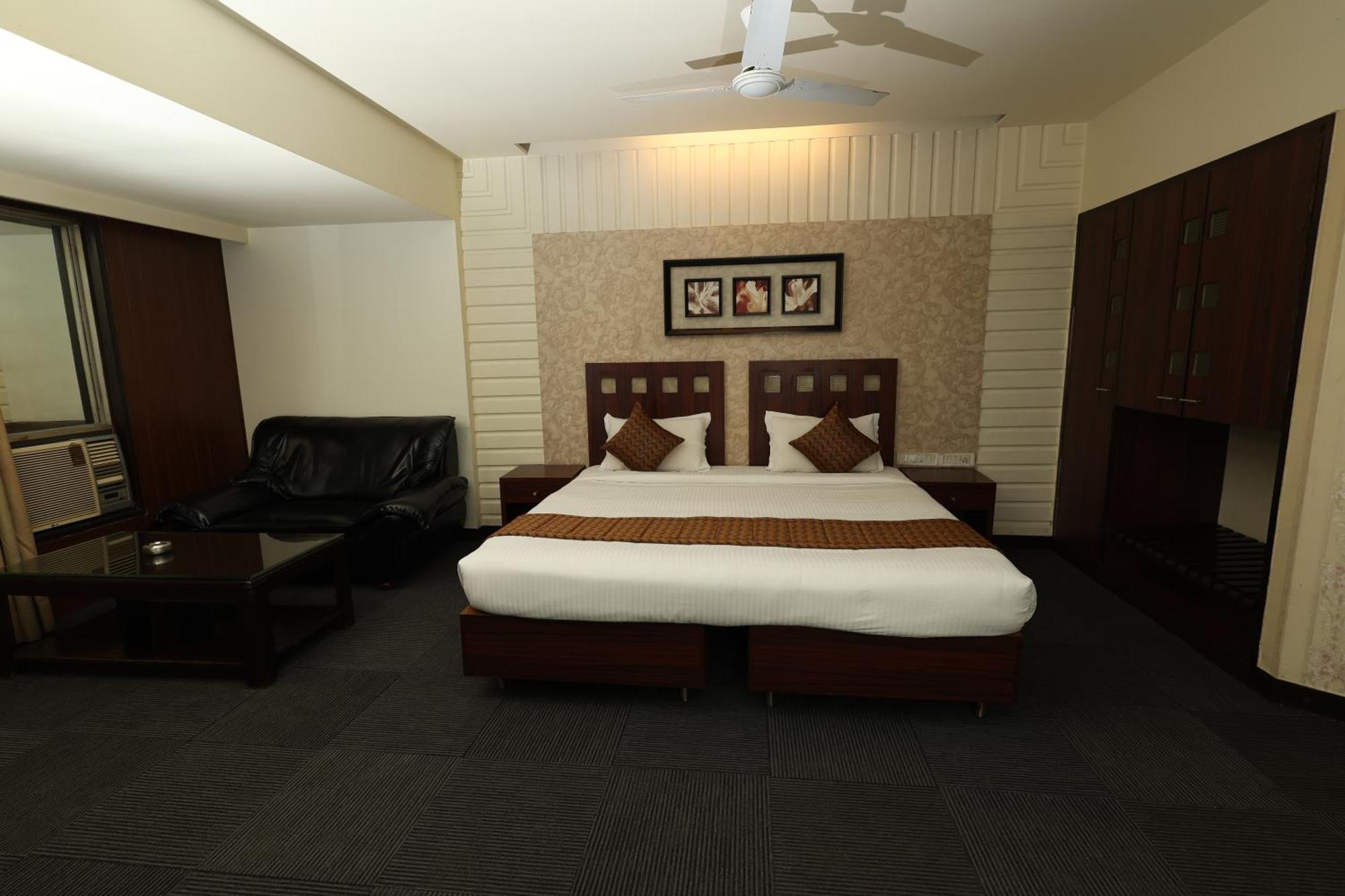 Quaint Suites Hotel & Banquet Bombay Exterior foto