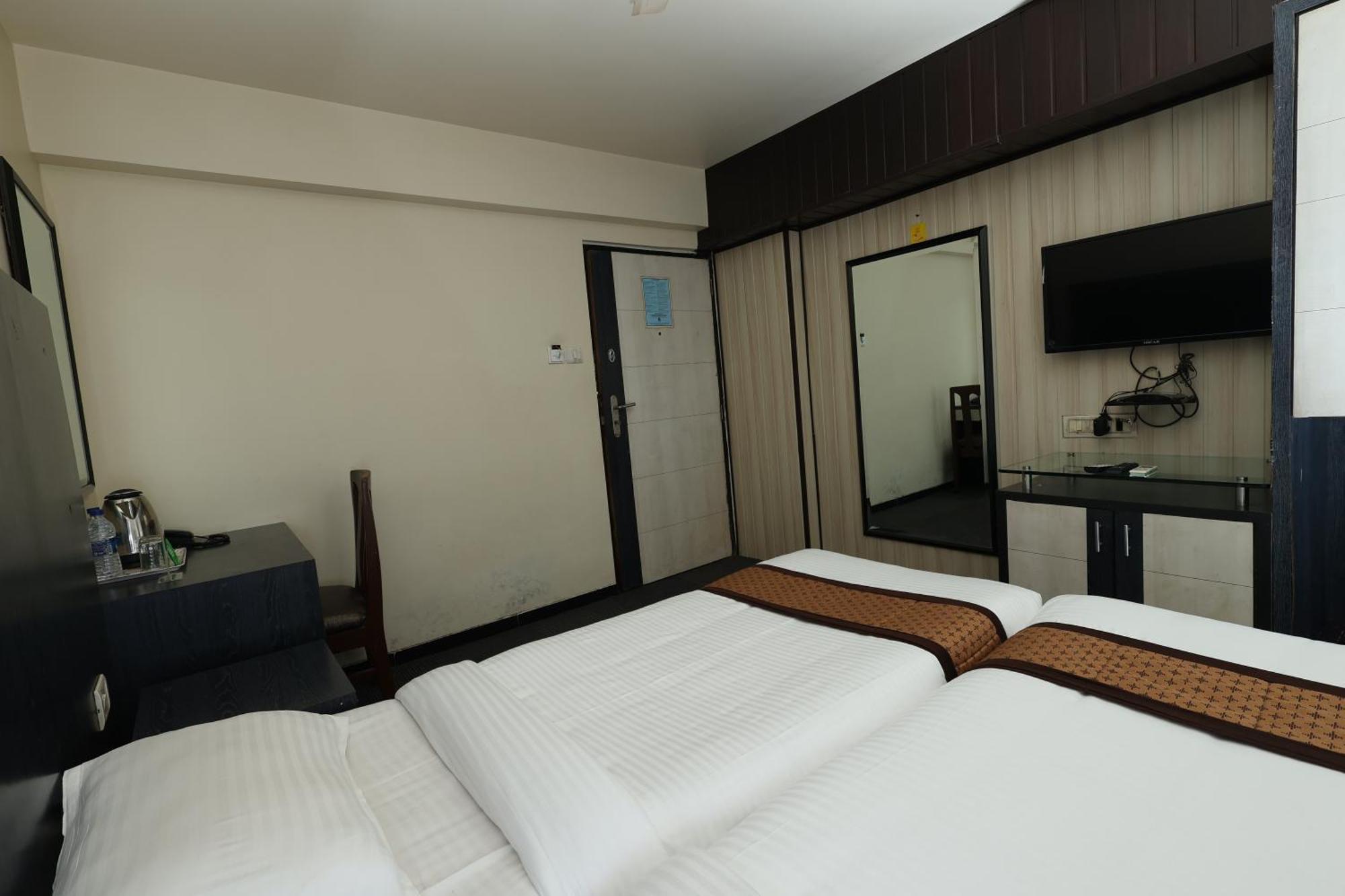 Quaint Suites Hotel & Banquet Bombay Exterior foto