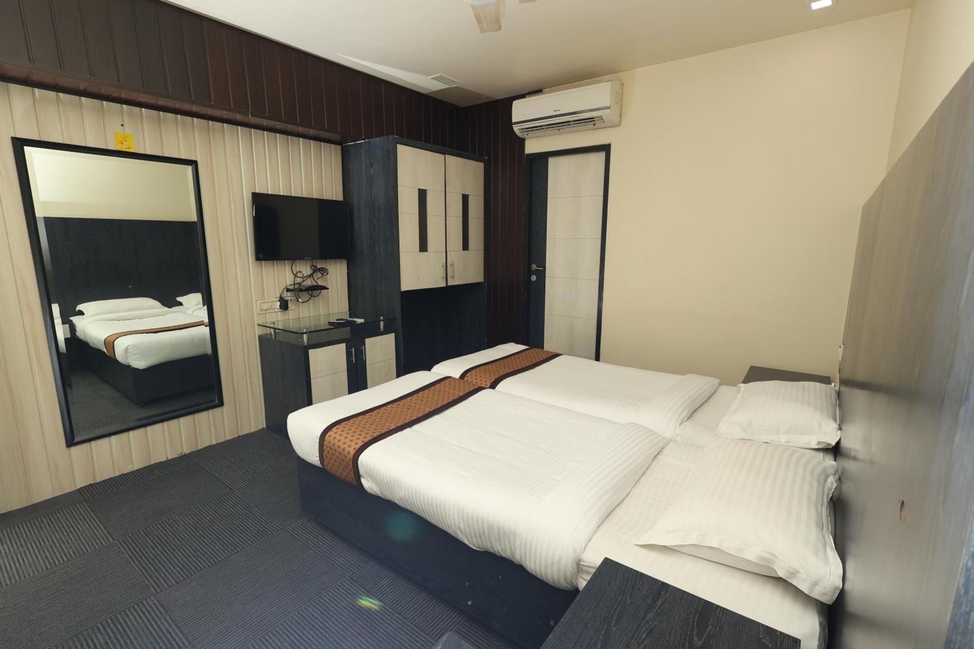 Quaint Suites Hotel & Banquet Bombay Exterior foto