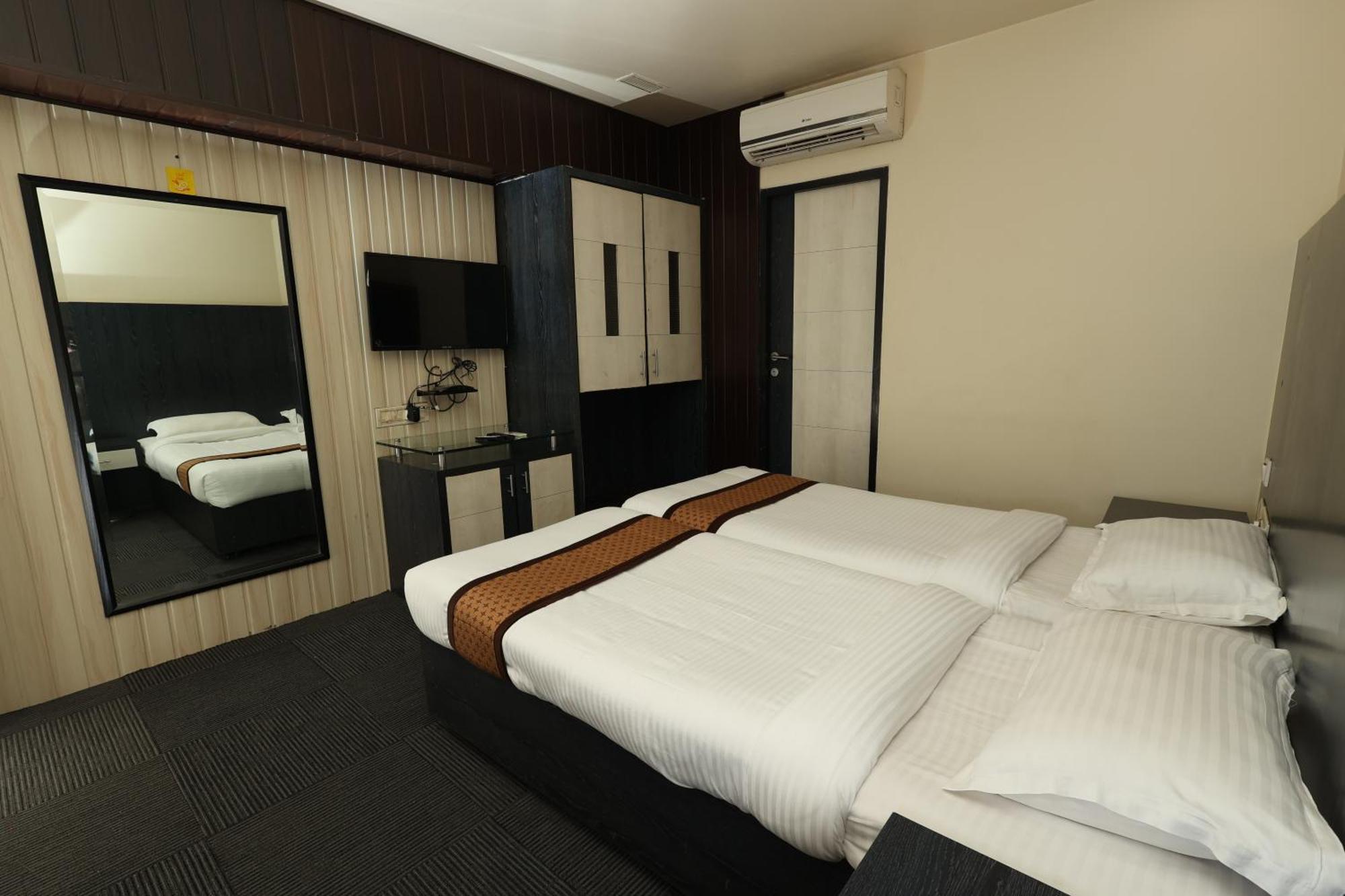 Quaint Suites Hotel & Banquet Bombay Exterior foto