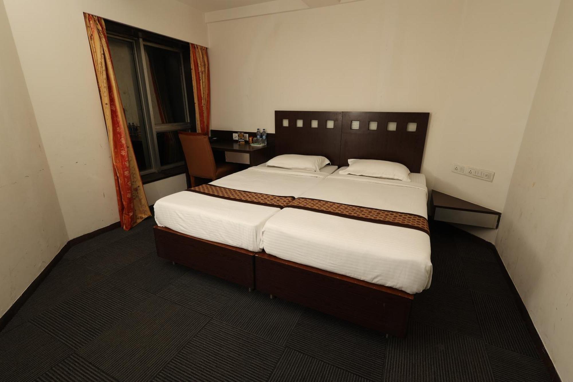 Quaint Suites Hotel & Banquet Bombay Exterior foto