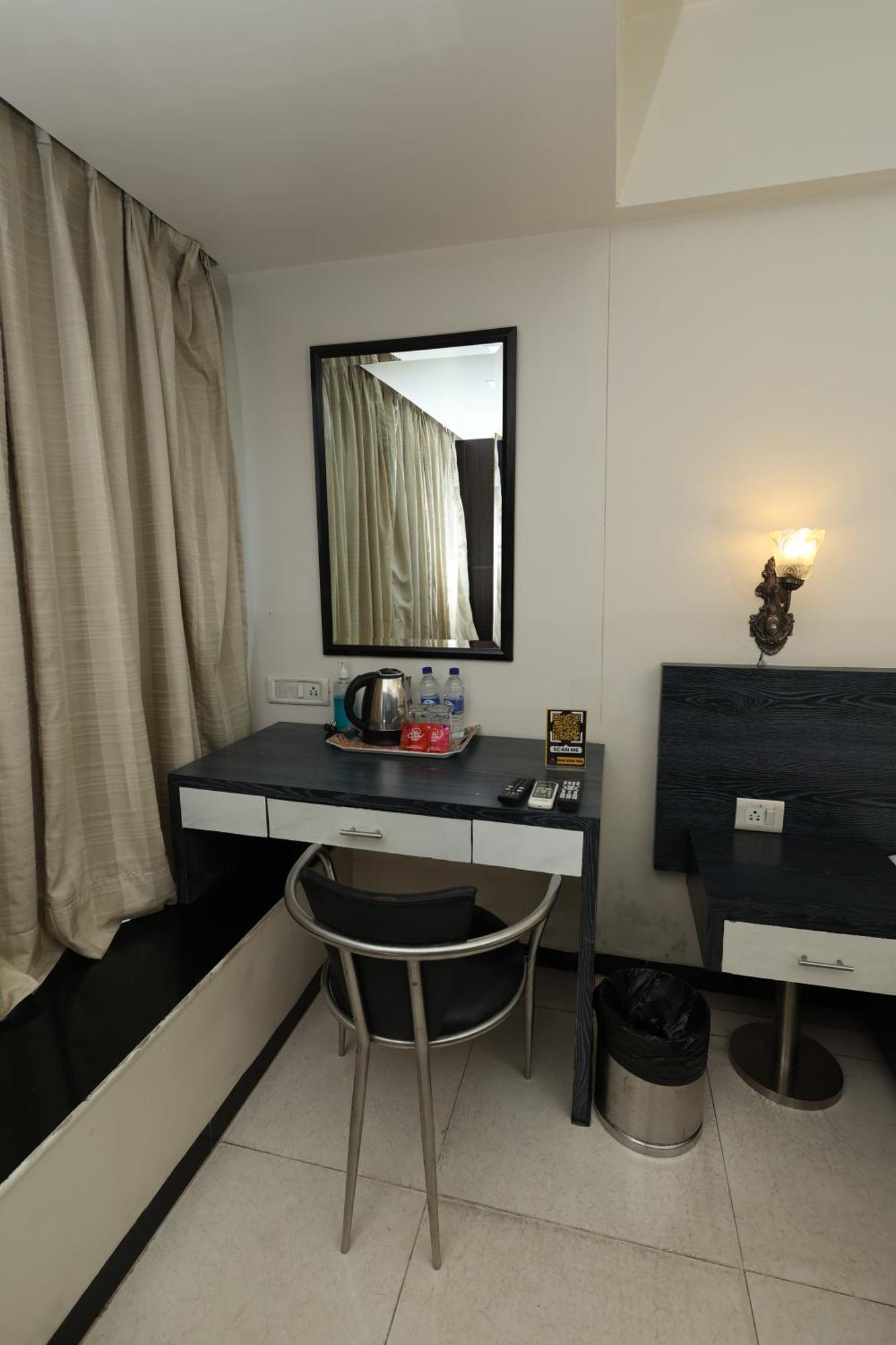 Quaint Suites Hotel & Banquet Bombay Exterior foto