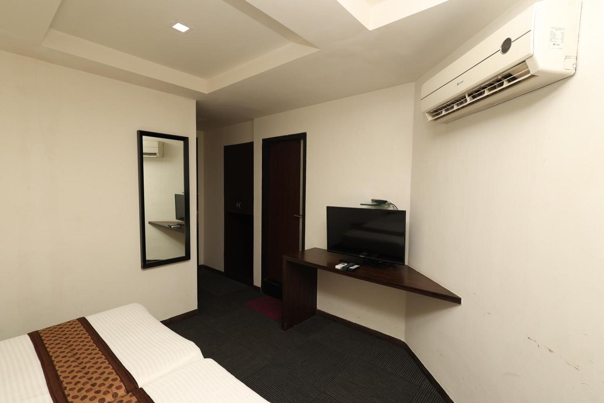 Quaint Suites Hotel & Banquet Bombay Exterior foto