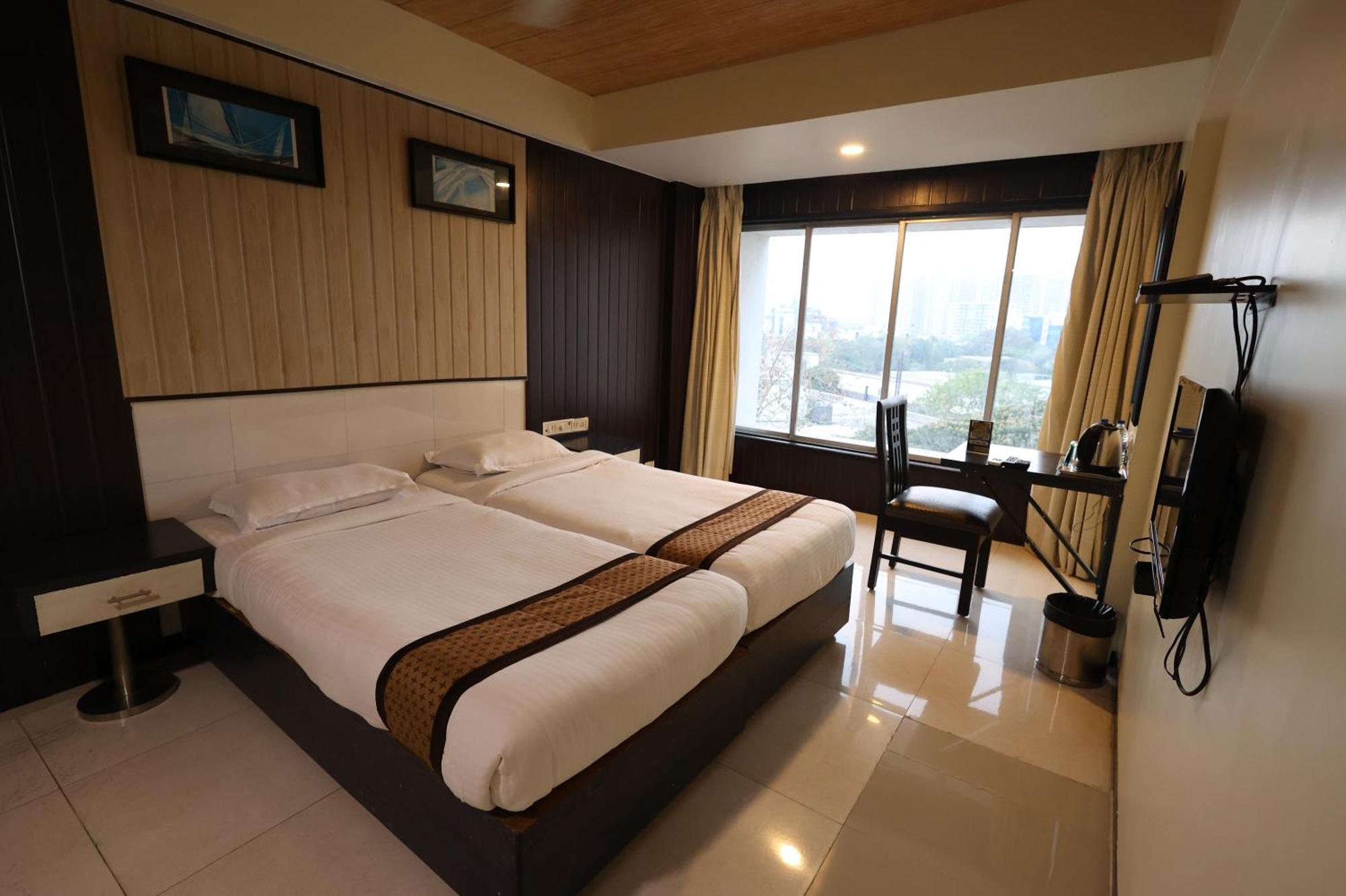 Quaint Suites Hotel & Banquet Bombay Exterior foto