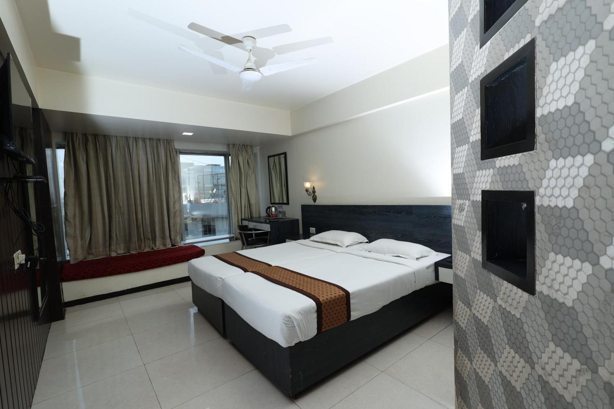 Quaint Suites Hotel & Banquet Bombay Exterior foto