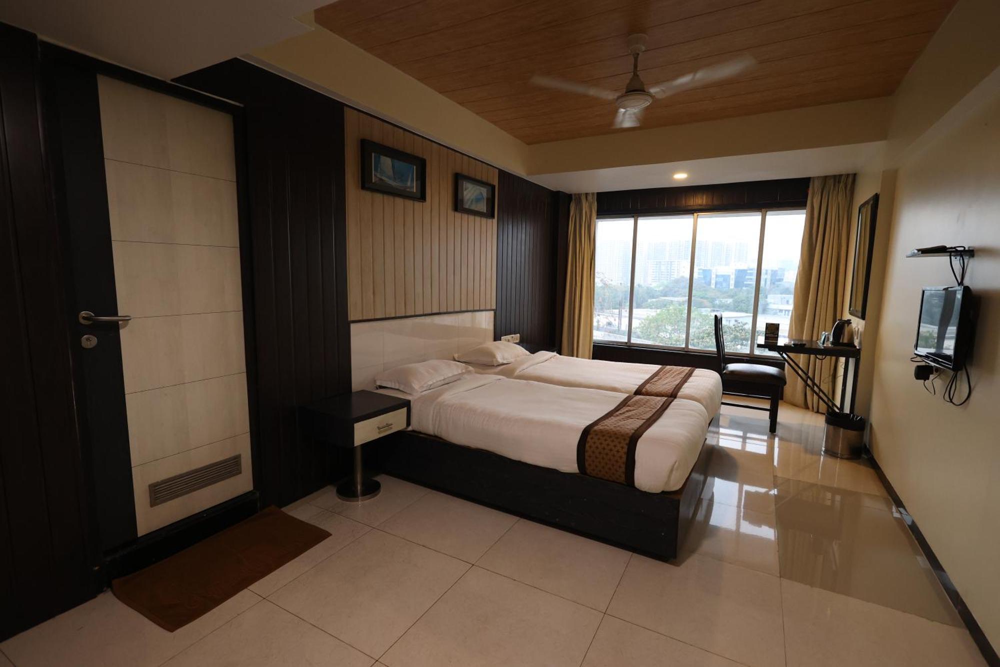 Quaint Suites Hotel & Banquet Bombay Exterior foto